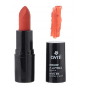 AVRIL ROUGE A LEVRE...